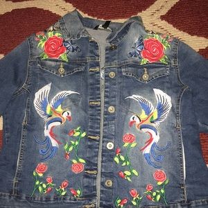 Very good condition. No missing buttons